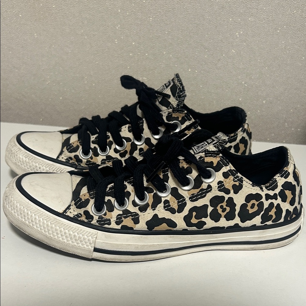 Converse Black and White Leopard pattern Sneakers SIZE 4.5 Women
